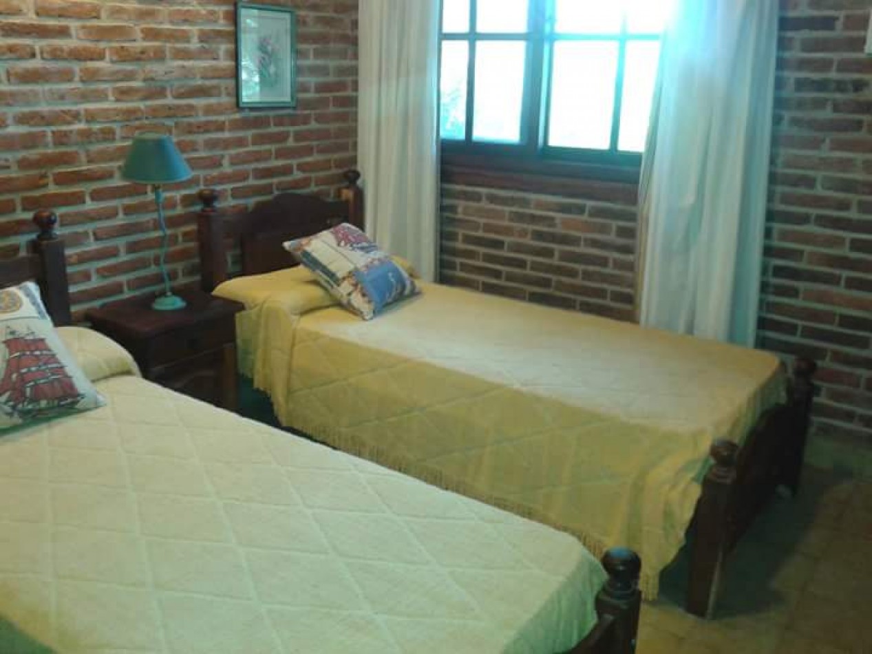 Espectacular Casa de 4 dormitorios 3 Baños Quincho cubierto Cochera para 3 autos