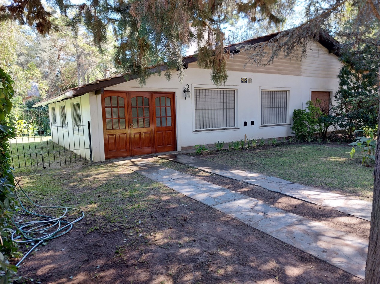 CASITA   ZONA IGLESIA  3 AMB. JARDIN PARRILLA