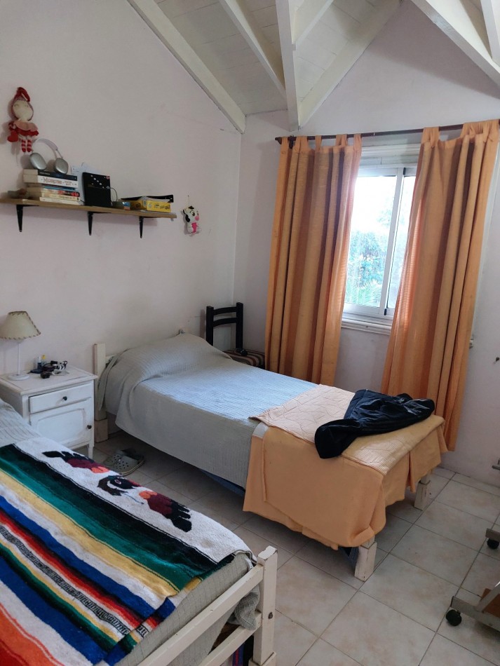 Casa 2 dormitorios 2 baños Quincho cerrado Cochera + Dependencia de servicio