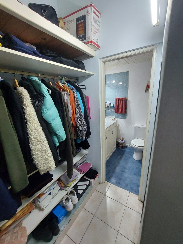 Casa 2 dormitorios 2 baños Quincho cerrado Cochera + Dependencia de servicio